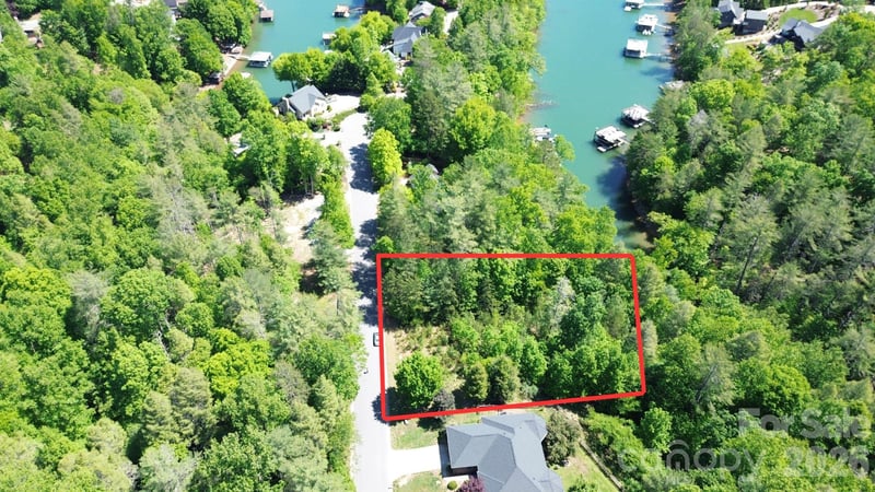 2 Lentz Landing Ln, Nebo, NC 28761
