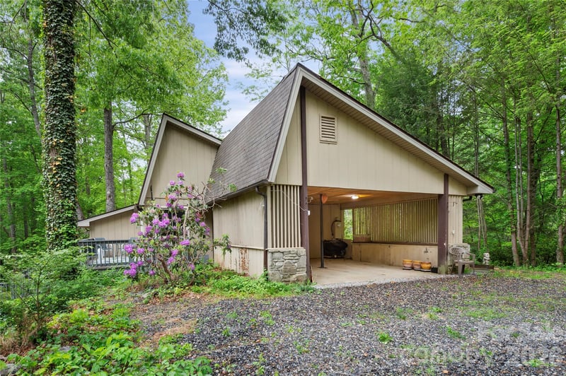 1483 Old Fort Rd, Fairview, NC 28730