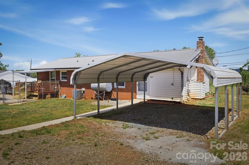 930 Enola Rd, Morganton, NC 28655