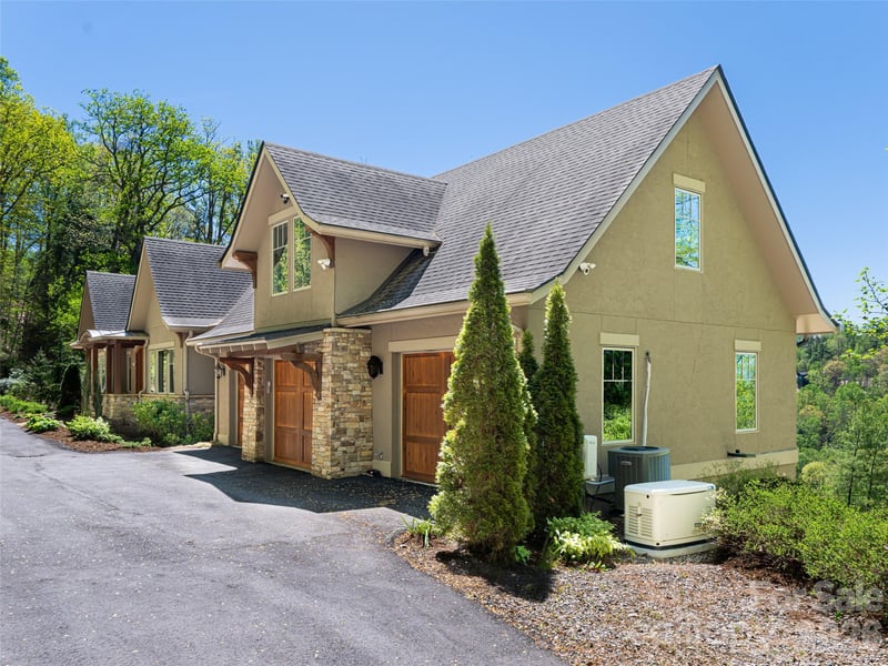 32 Timberwolf Ct, Asheville, NC 28804
