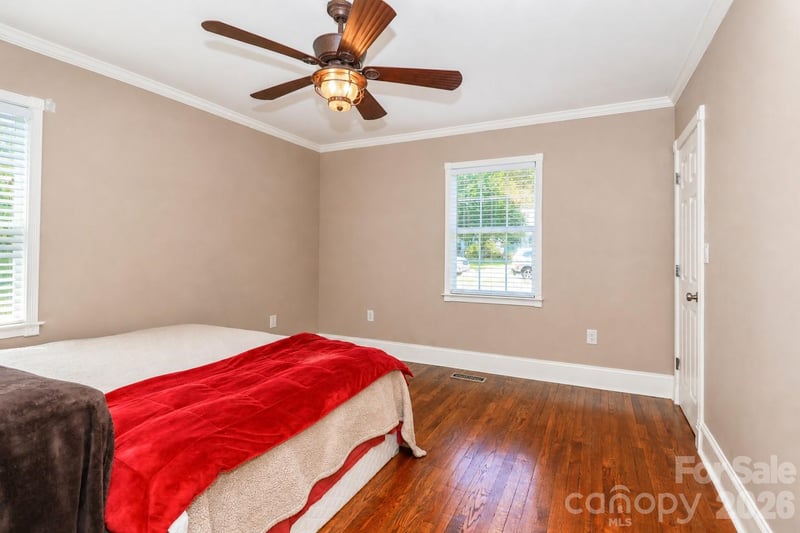 820 Woodland Rd, Statesville, NC 28677