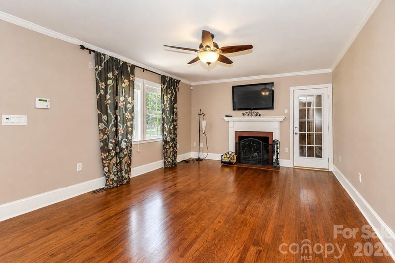 820 Woodland Rd, Statesville, NC 28677