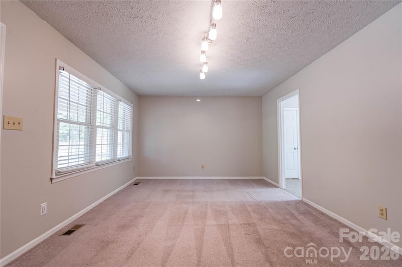 111 Harbor Point Dr, Cherryville, NC 28021
