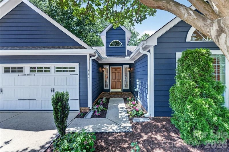 819 Mill Run Dr, Charlotte, NC 28209