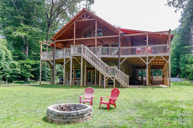 371 Redbird Dr, Lake Lure, NC 28746