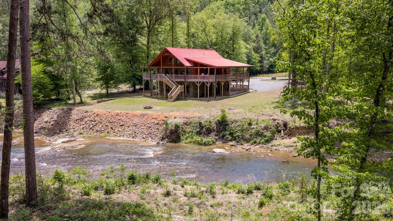 371 Redbird Dr, Lake Lure, NC 28746