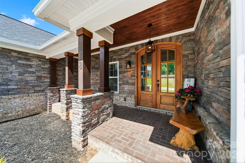 418 Huntington Woods St, Lenoir, NC 28645