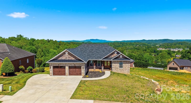 418 Huntington Woods St, Lenoir, NC 28645