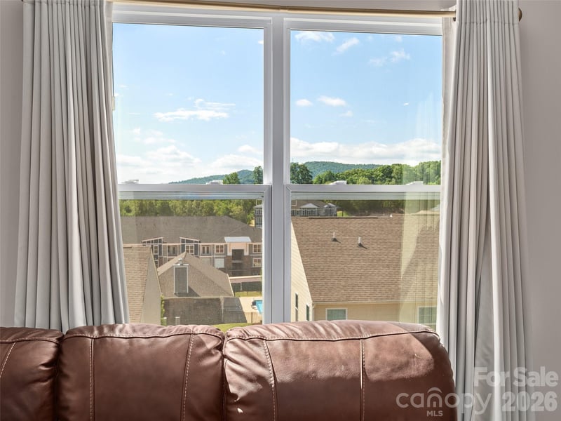 348 Tavernier Ln, Candler, NC 28715