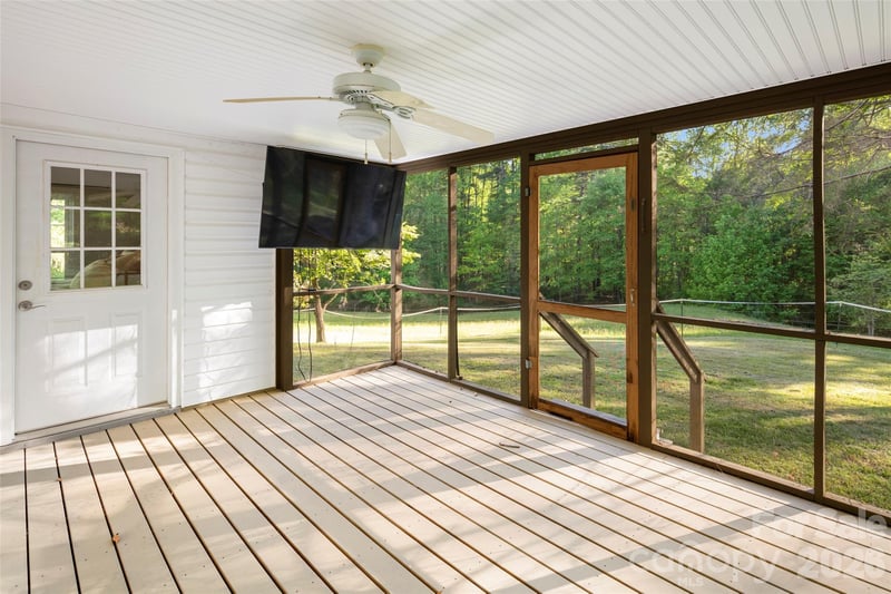 229 Sandstone Ln, Hendersonville, NC 28739