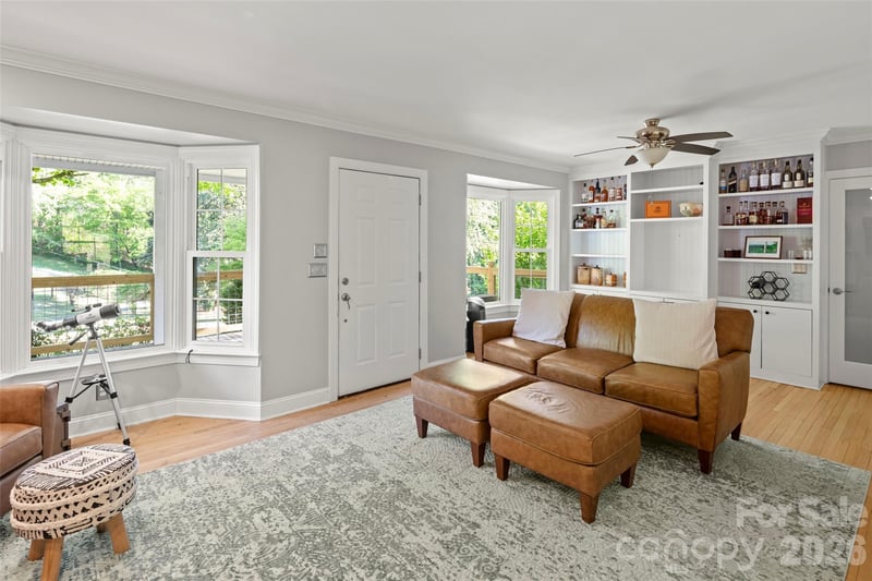 229 Sandstone Ln, Hendersonville, NC 28739