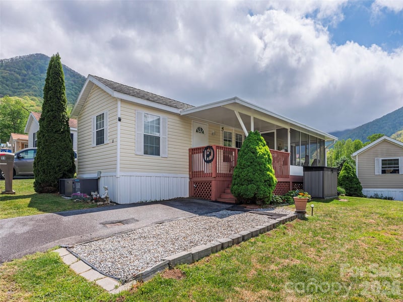 11 Valentine Dr, Maggie Valley, NC 28751