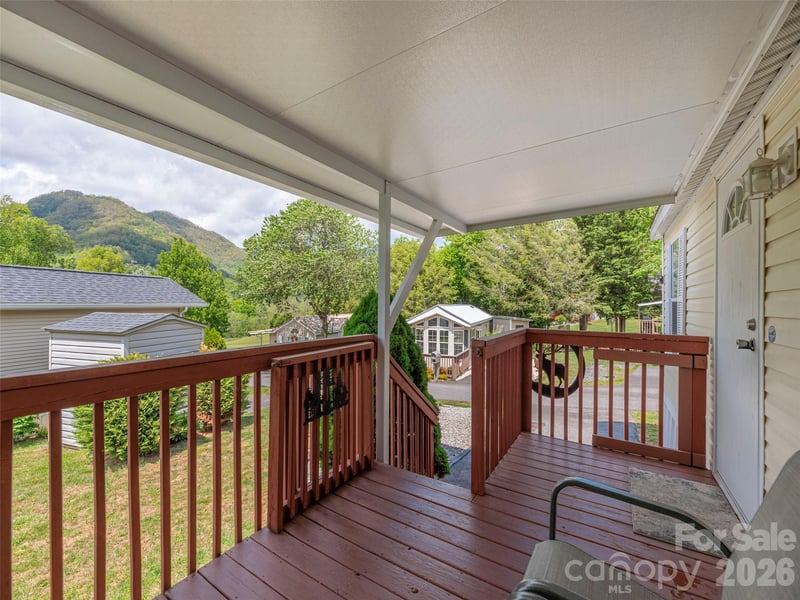 11 Valentine Dr, Maggie Valley, NC 28751