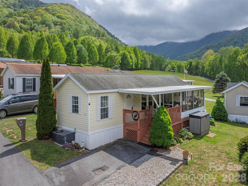 11 Valentine Dr, Maggie Valley, NC 28751