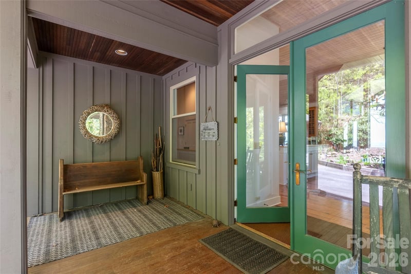 562 Panther Ridge Rd, Lake Toxaway, NC 28747