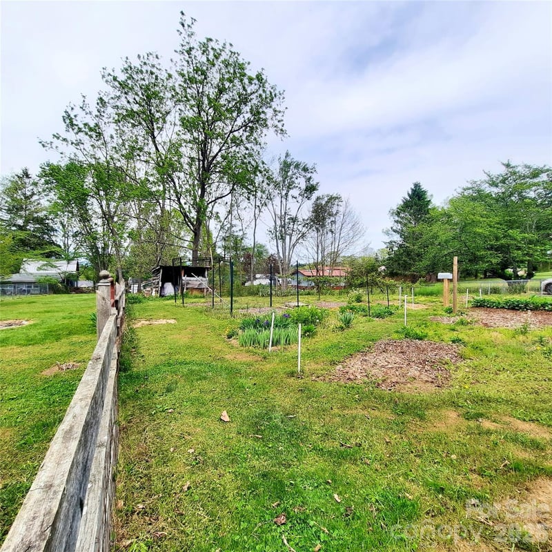 26 Calico Rock Ln, Hendersonville, NC 28792