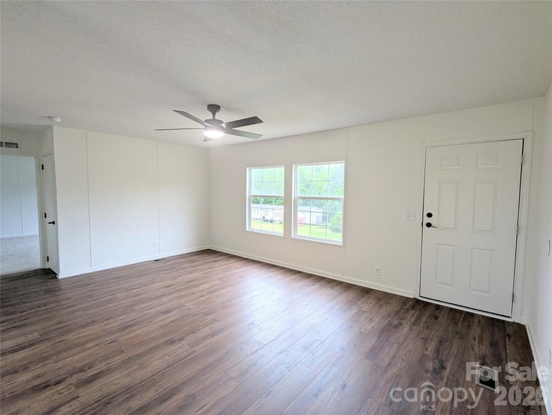 2032 Rocky Creek Ln, Dallas, NC 28034
