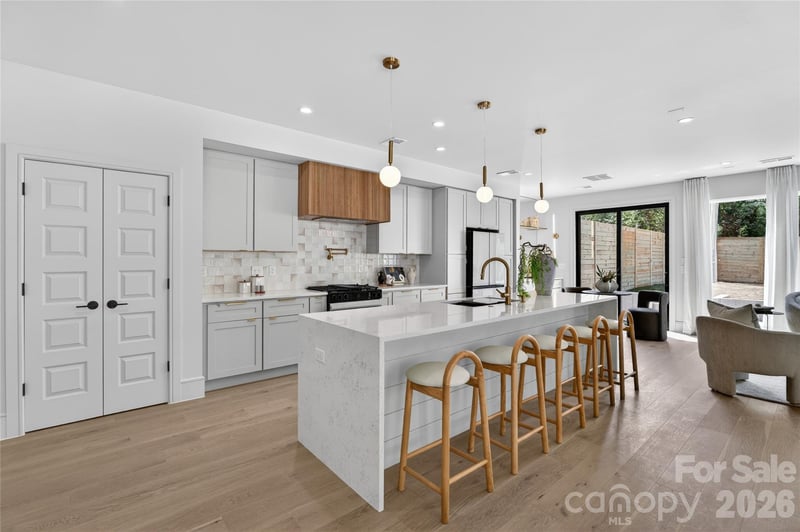 2616 Revolution Park Dr, Charlotte, NC 28208