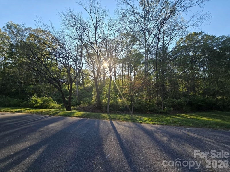 8th Ave, Hickory, NC 28658