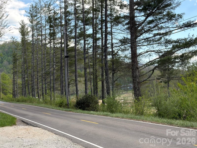 000 Mt Mitchell Dr, Burnsville, NC 28714