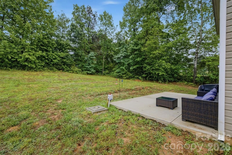 1916 Country Way, Hickory, NC 28601