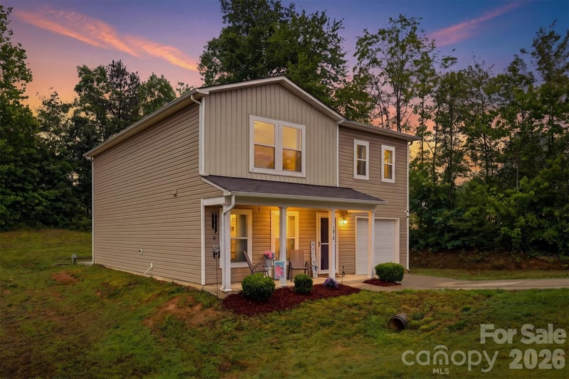 1916 Country Way, Hickory, NC 28601