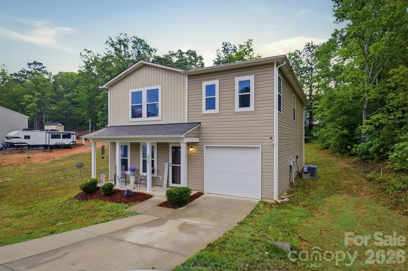 1916 Country Way, Hickory, NC 28601