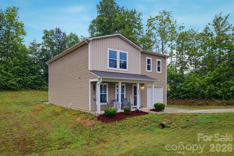 1916 Country Way, Hickory, NC 28601