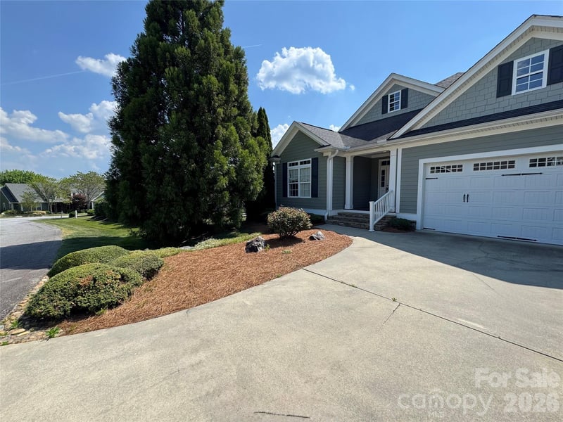25 Copper Ct, Hendersonville, NC 28792