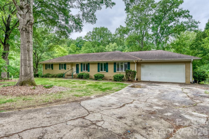 121 Edgerly Ct, Charlotte, NC 28214