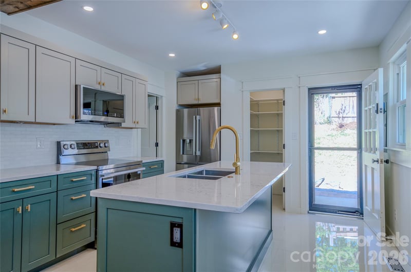 26 Henrietta St, Asheville, NC 28801