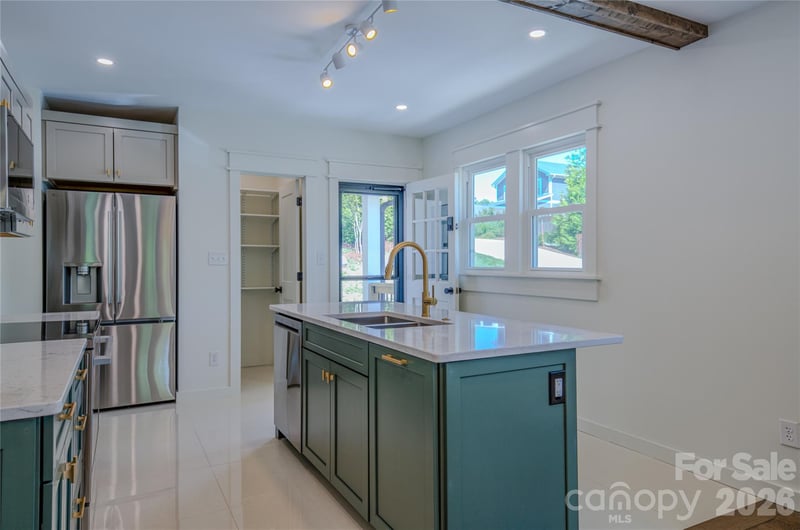 26 Henrietta St, Asheville, NC 28801