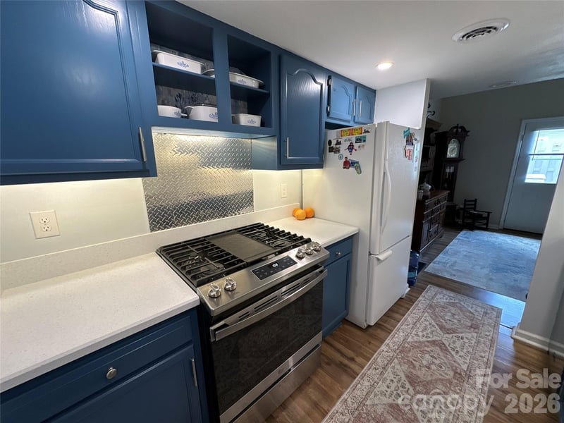 26 Sleepy Hollow Ln, Swannanoa, NC 28778