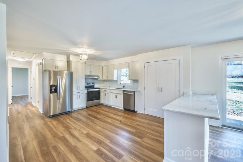 1254 Huckleberry Dr, Lincolnton, NC 28092