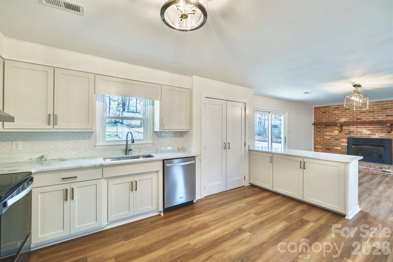 1254 Huckleberry Dr, Lincolnton, NC 28092