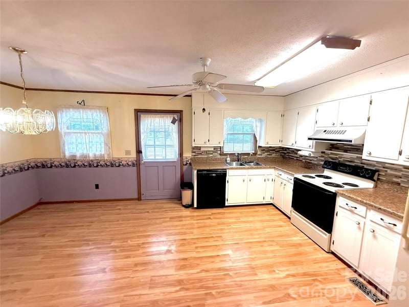 2848 Wendell St, Lenoir, NC 28645