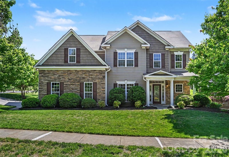 9107 Kensington Forest Dr, Harrisburg, NC 28075
