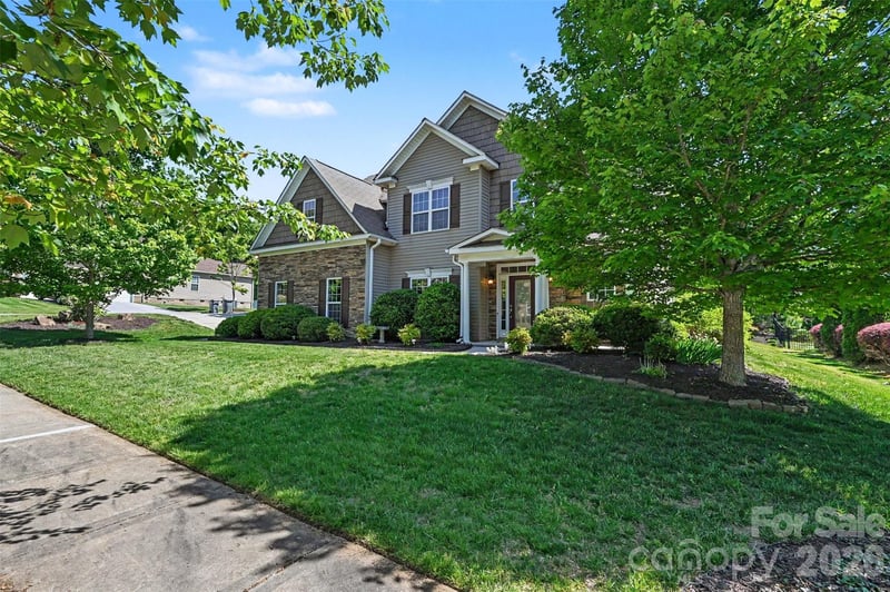 9107 Kensington Forest Dr, Harrisburg, NC 28075
