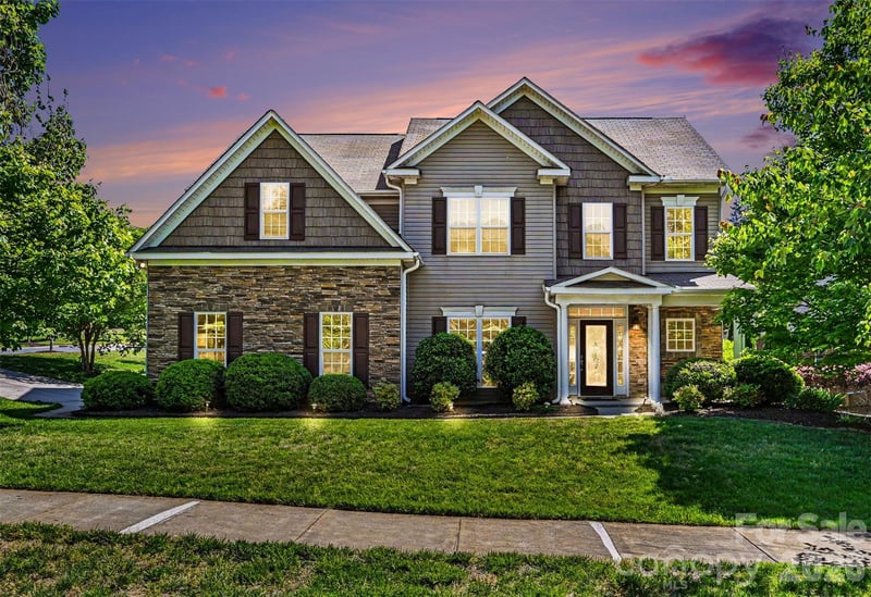 9107 Kensington Forest Dr, Harrisburg, NC 28075