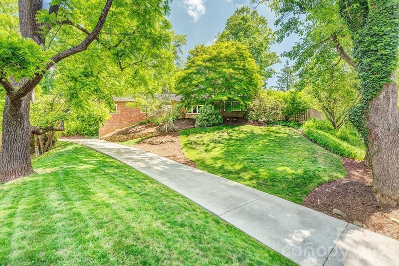 35 Dogwood Rd, Asheville, NC 28804