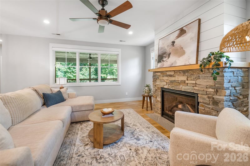 9 Ashe Park Cir, Asheville, NC 28806