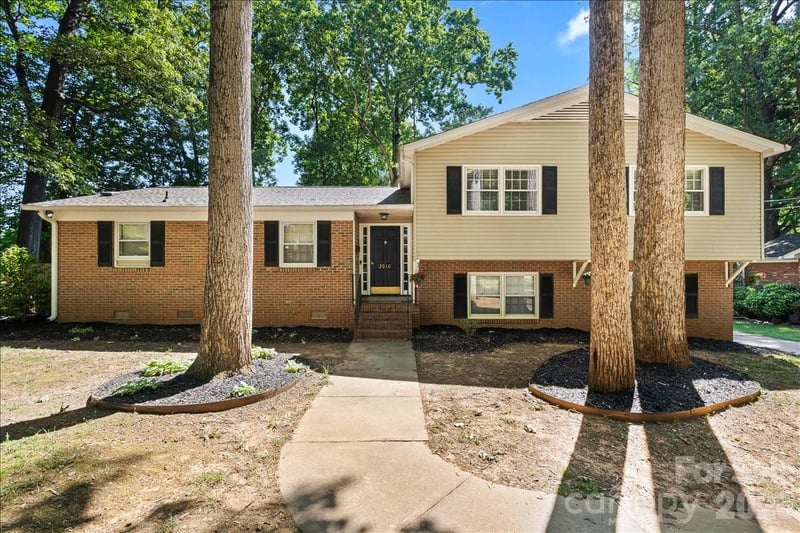 2010 Saratoga Dr #5, Gastonia, NC 28056