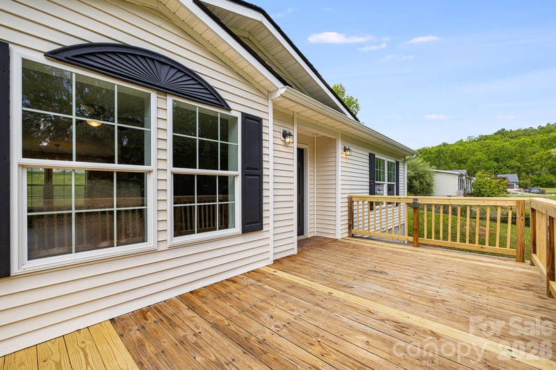 44 Morning Ln, Hendersonville, NC 28792