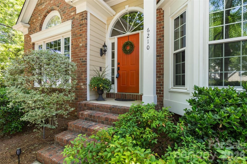 6210 Maple Cove Ln, Charlotte, NC 28269