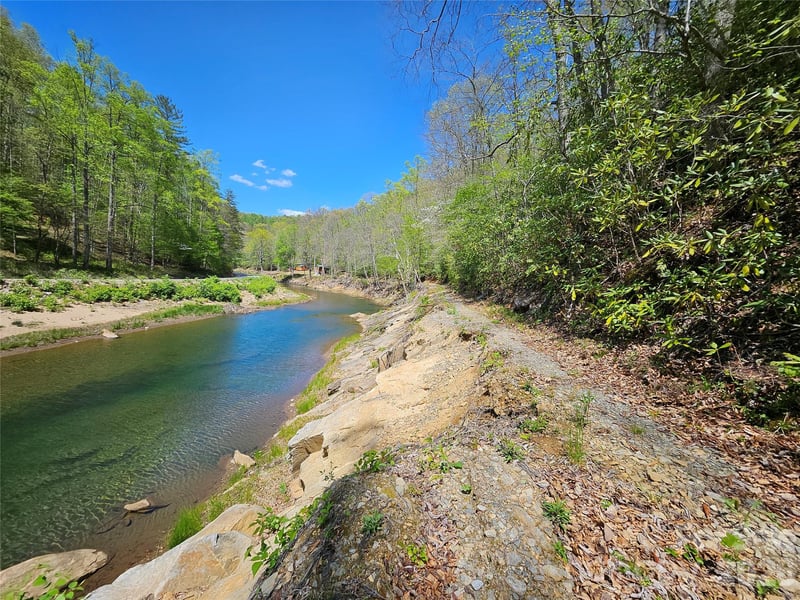 465 Paradise Ln, Burnsville, NC 28714