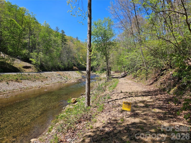 465 Paradise Ln, Burnsville, NC 28714