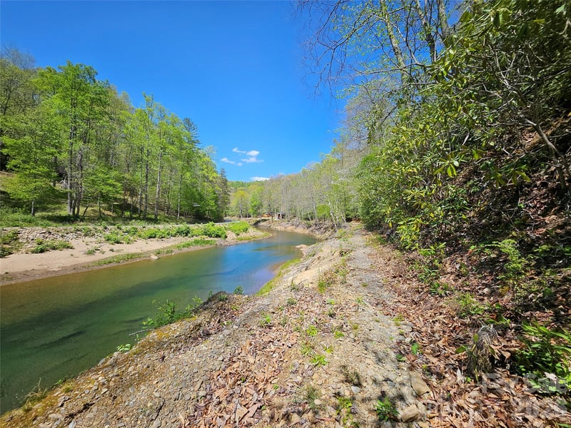 465 Paradise Ln, Burnsville, NC 28714