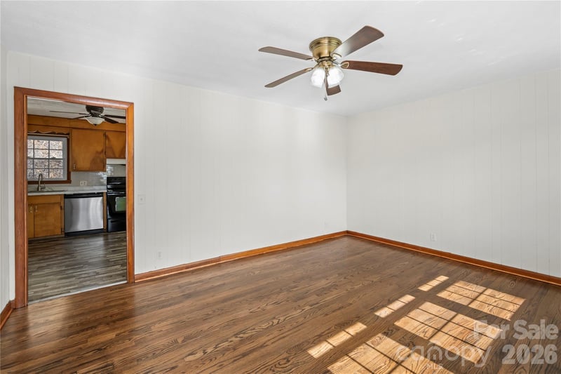 121 Dale Earnhardt Dr, Burnsville, NC 28714