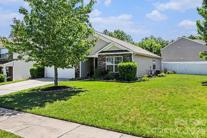 4727 Mcclure Rd, Charlotte, NC 28216