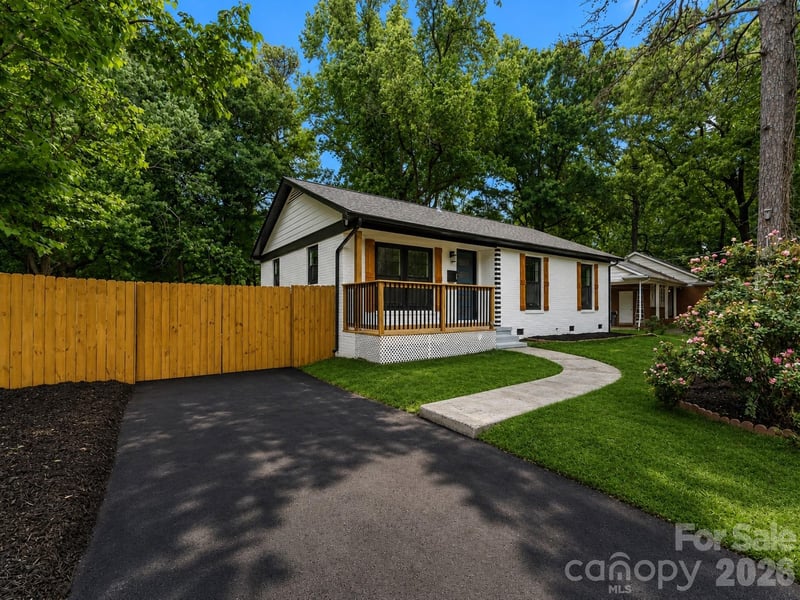 1519 Briarfield Dr, Charlotte, NC 28205